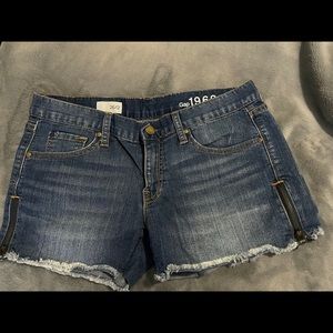 Gap low rise shorts